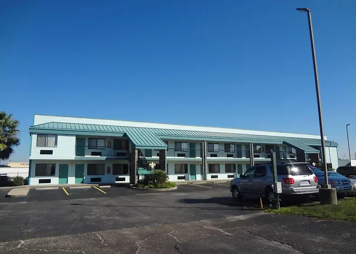 Nola Inn & Suites